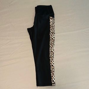 Zyia Active leopard Capri leggings
